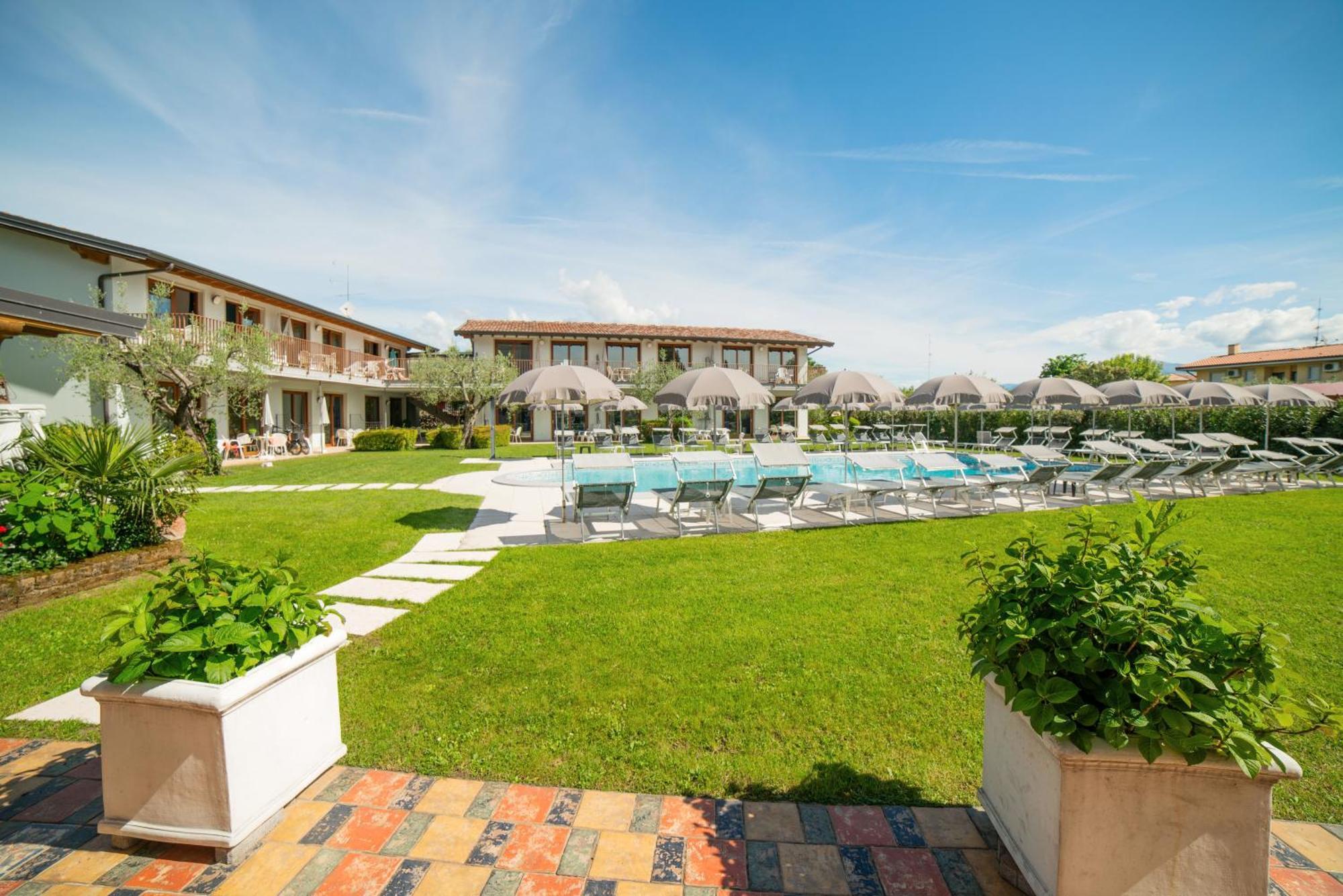 Residence Molino - Holiday Apartments Manerba del Garda Exterior foto